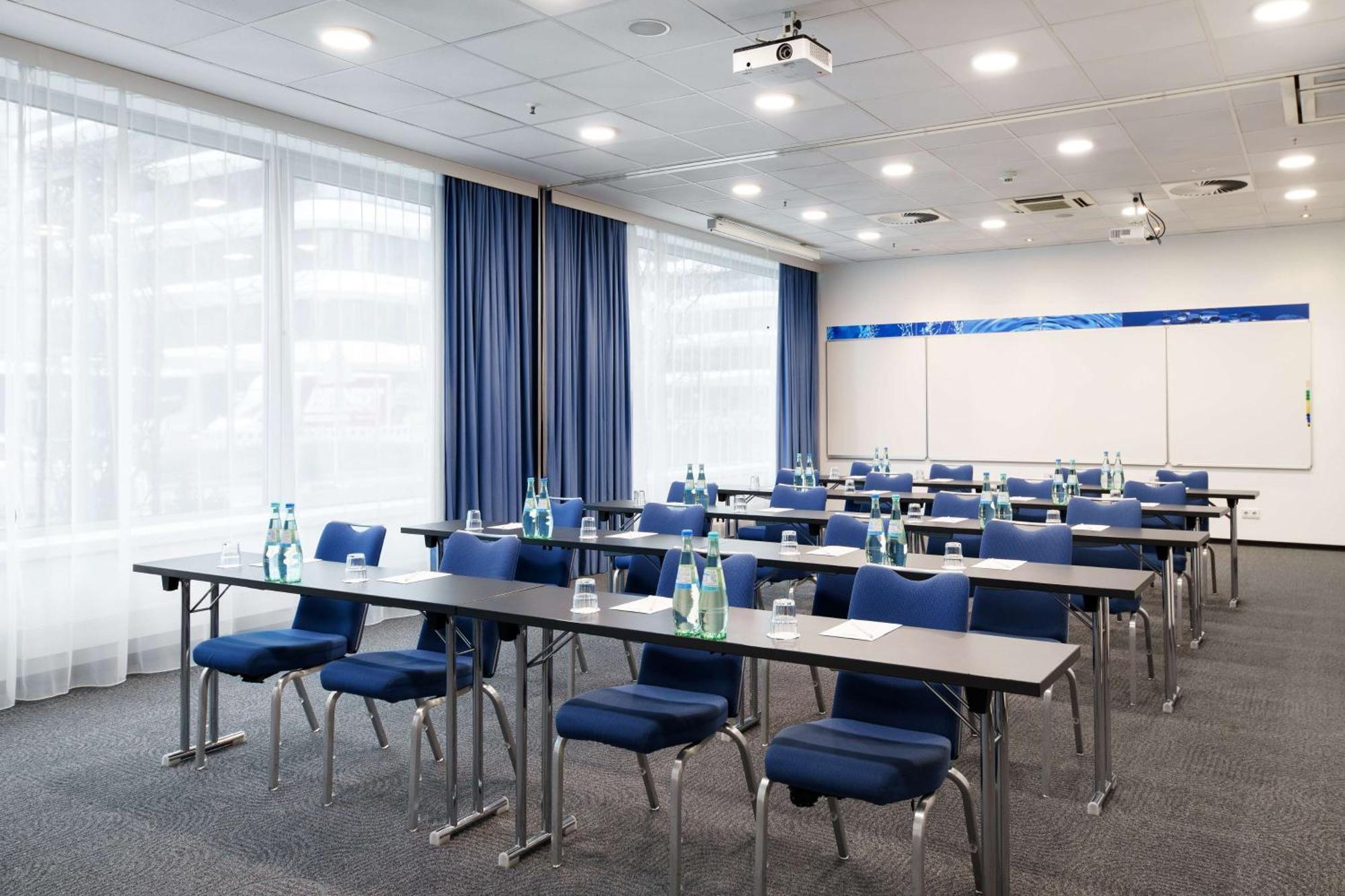 Hotel Park By Radisson Frankfurt Airport 3*